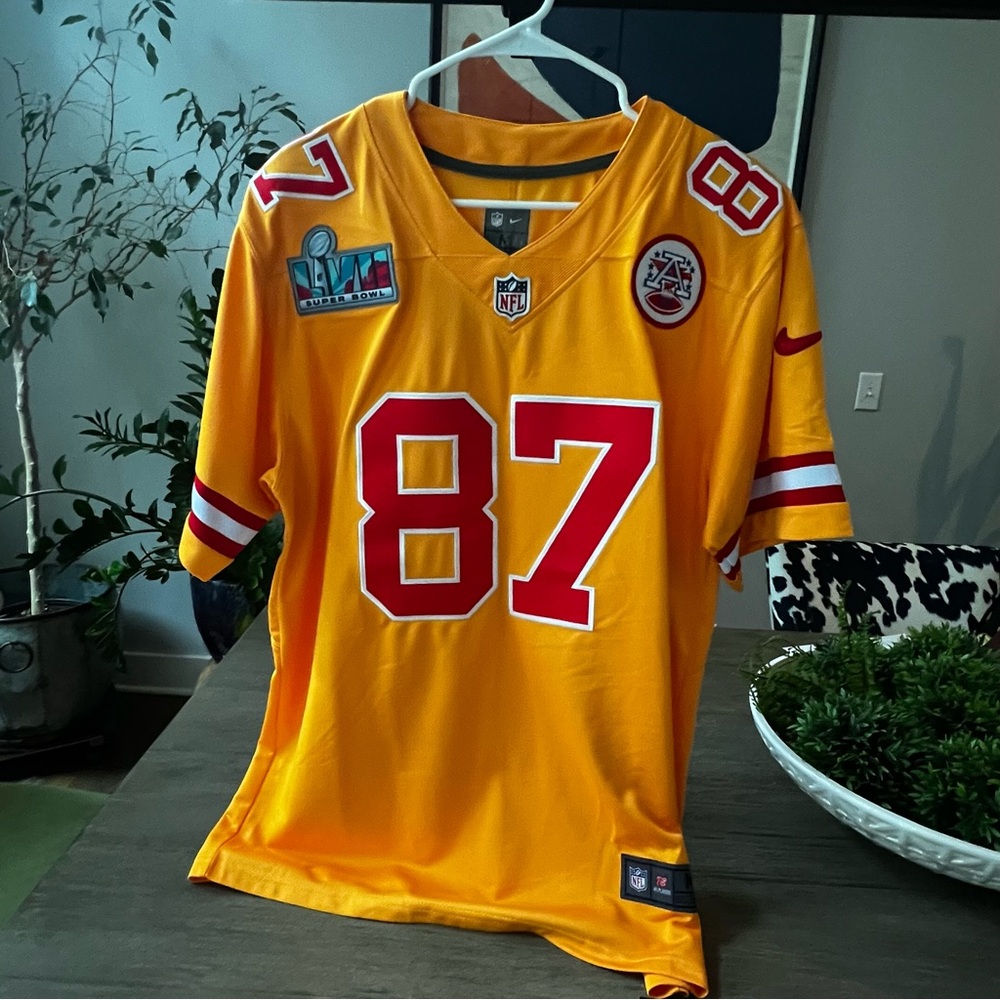 NWT Travis Kelce jersey Size M (Men’s)